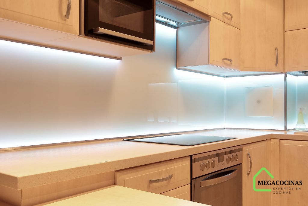 Cómo instalar luces LED en gabinetes de cocina - Megacocinas